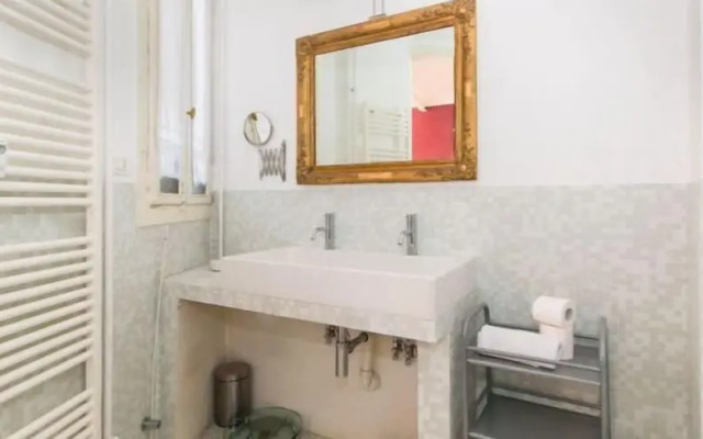 Pozzo Strada Bright Apartment - with Balconies