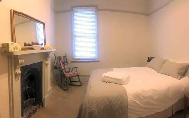 Te Rata House - All 6 Rooms