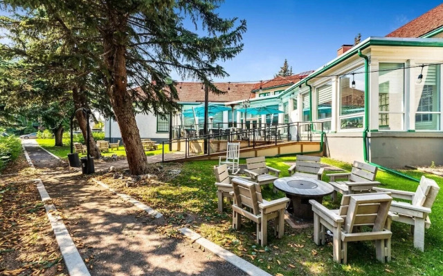 The Inn On Officers Garden