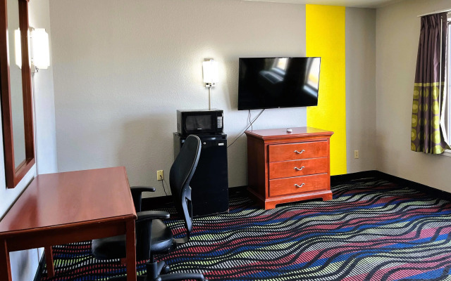 Super 8 by Wyndham Vincennes