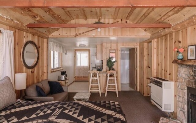 2404 - Oak Knoll Studio #5 1 Bedroom Cabin by RedAwning