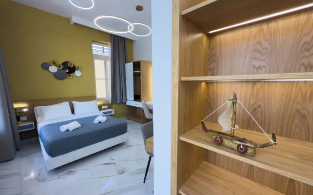 Deluxe Center Suites