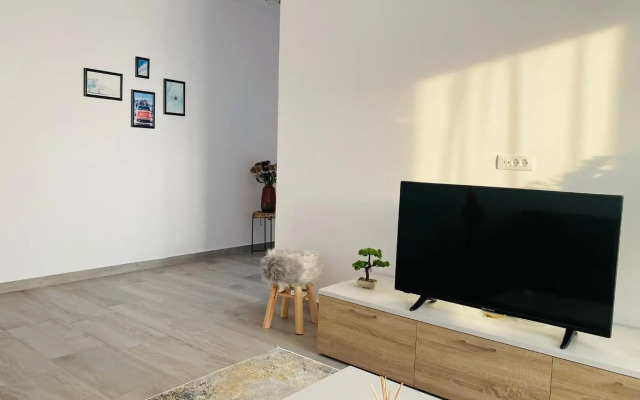 SOHO Apartment - City View with Rooftop Garden