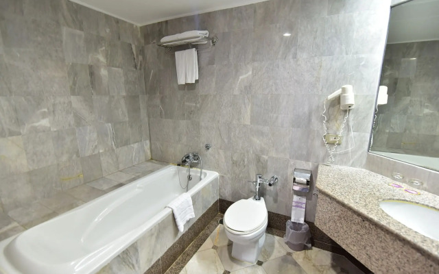 Thumrin Thana Hotel