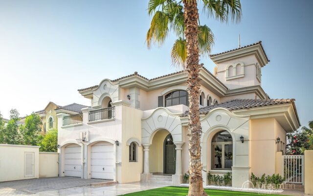The Palm Jumeirah Villas - Frond E by LUX Holiday Home