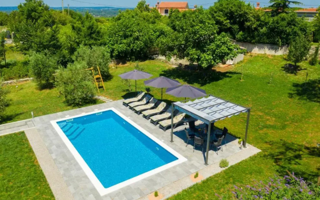 Holiday House OLIVE GROVE with pool and garden