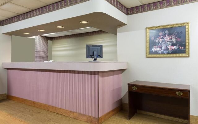 Red Carpet Inn & Suites