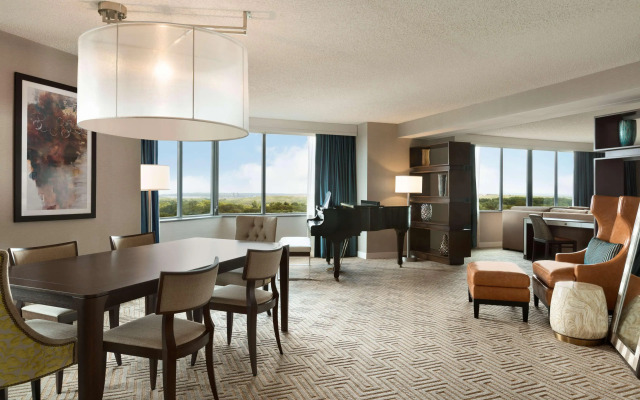 Hilton East Brunswick Hotel & Executive Meeting Center