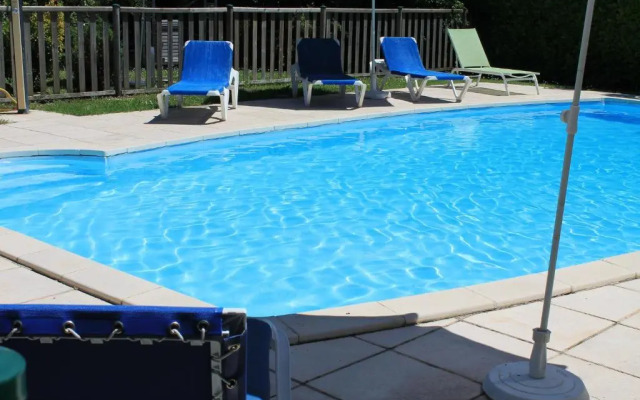 Logis Hotels  Auberge De La Tour   Hôtel Et Restaurant