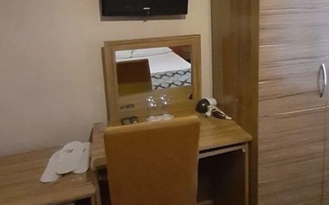 Aymini Hotel