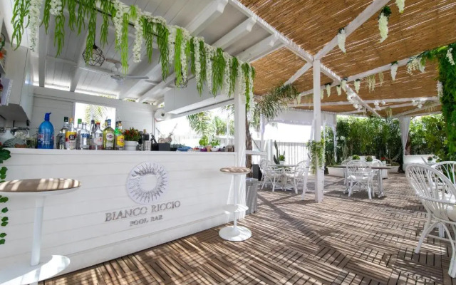 Bianco Riccio Suite Hotel