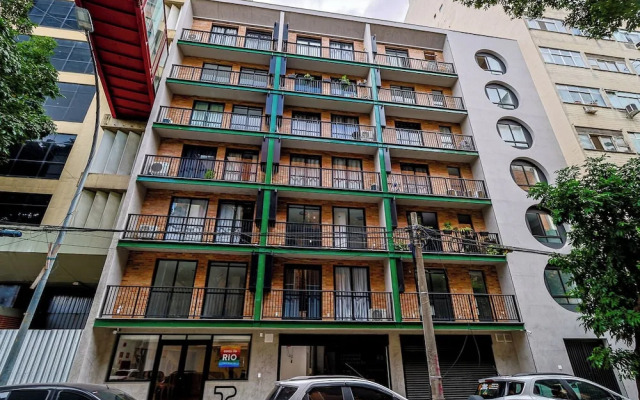 Studio Completo c Wi-fi e Varanda no Centro