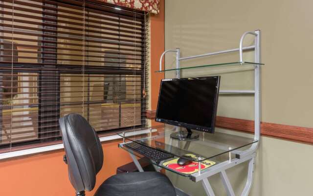 Super 8 by Wyndham Weslaco