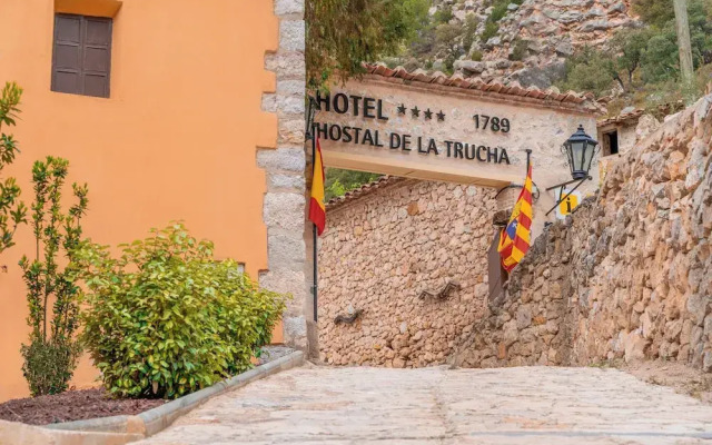 De La Trucha Hotel