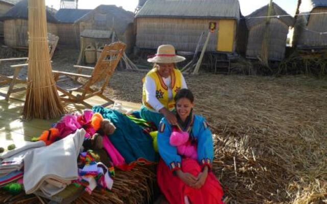 Uros Qhanita Lodge