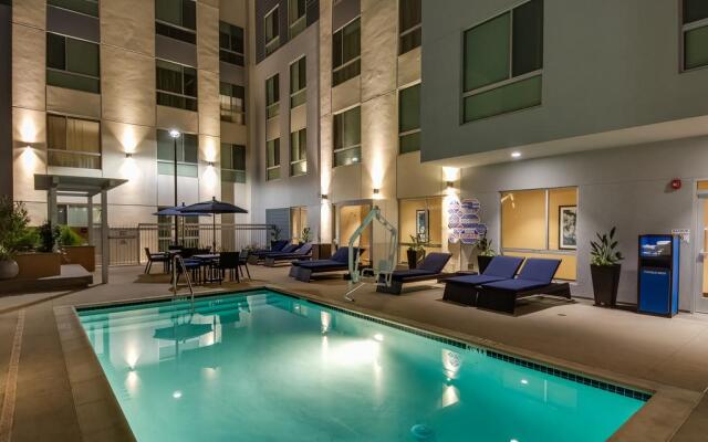 Hampton Inn & Suites Los Angeles - Glendale