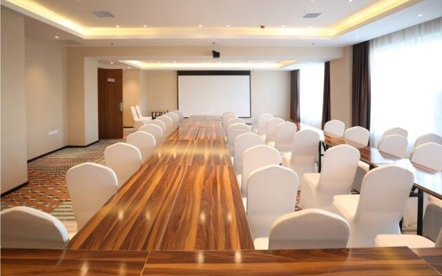 JTour Inn Changchun Yanming Lake