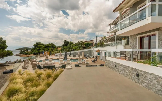 Trizonia Bay Hotel