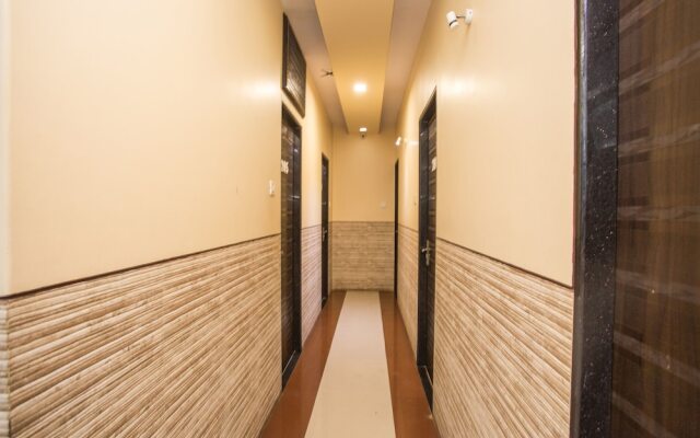 OYO 8759 Hotel Adore Palace