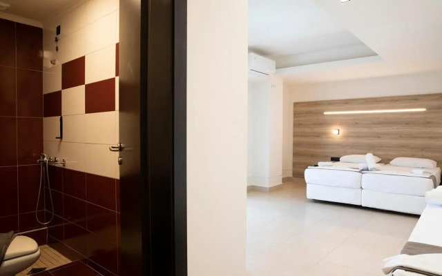 Dafni Plus Hotel