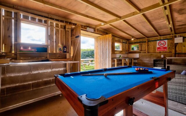 Howgills House - Sole use with 2 Hot Tubs in Yorkshire countryside location