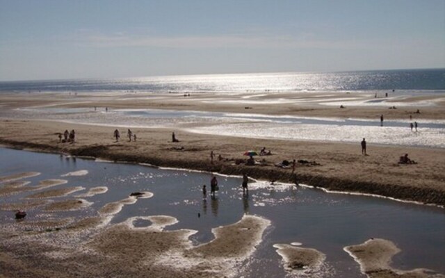 Stunning Holiday Home in Escalles near Sea