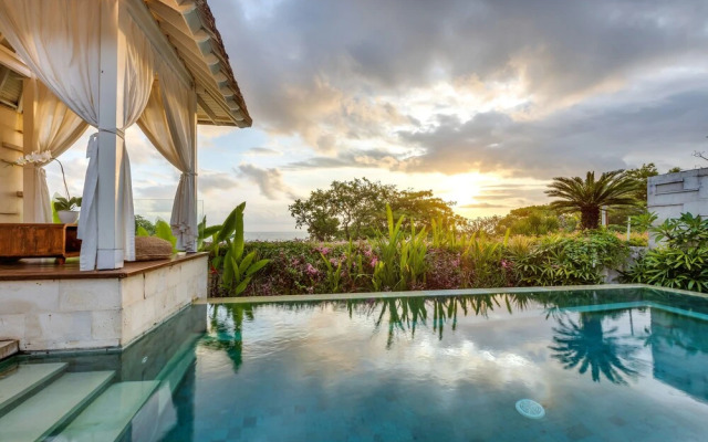 Exquisite Oceanfront 1 Br Villa in Seminyak