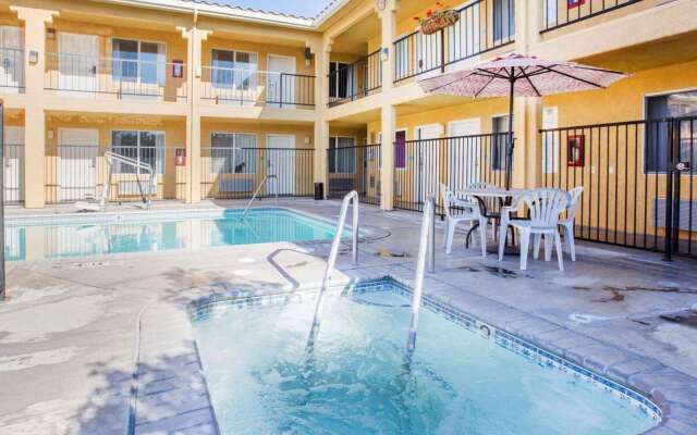 Econo Lodge Inn & Suites Lodi - Wine Country Area