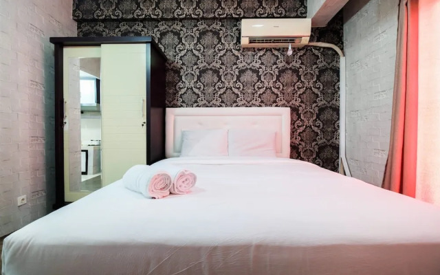 Studio Room at Sunter Park View Apartment By Travelio