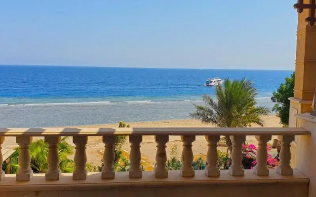 Luxury Seafront Pool Villa - 3 Stories & Roof floor - All Master Bedrooms