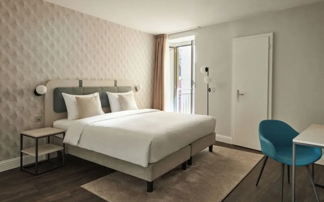 Vista Lakefront Boutique Hotel