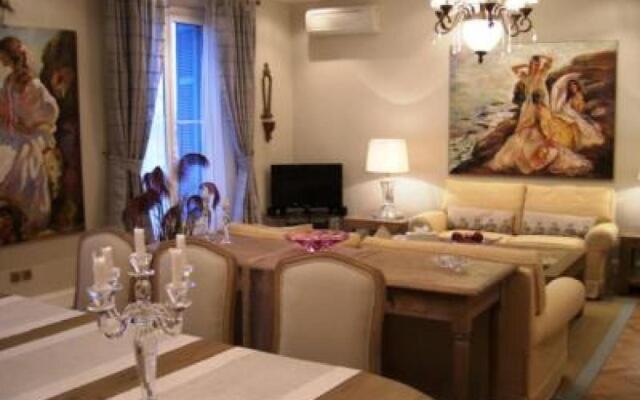 Charming 2 bedroom apt in Central Cannes walking distance to beaches Croisette and the Palais 678