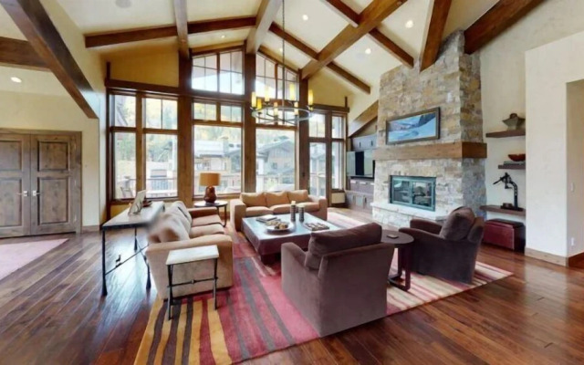 Luxury 3 Bedroom Penthouse at Golden Peak