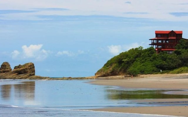 Magnific Rock - Surf Resort & Yoga Retreat Nicaragua - Hostel