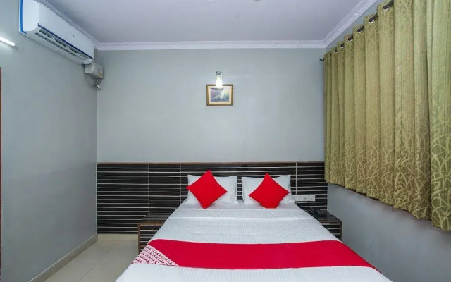 OYO Flagship 18338 White Fort