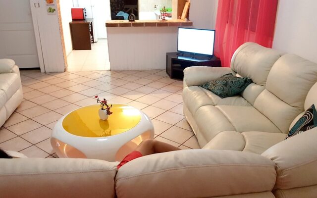 House With 3 Bedrooms in Saint-gilles les Bains, With Wifi