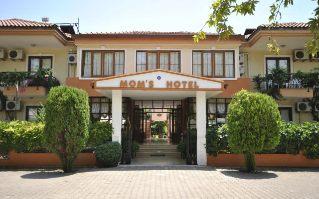 Moms Hotel