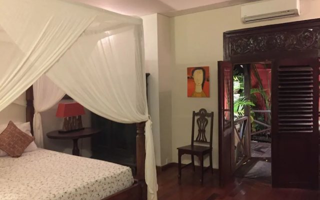 Villa Hangat – Guest Rooms – Kuta