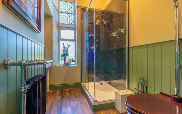 Kendal - Gothic Hall - Luxury Rooms or Apartment