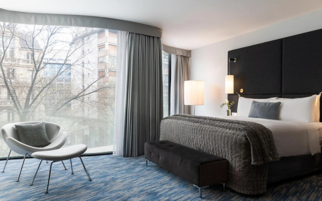 Renaissance Paris Arc de Triomphe Hotel