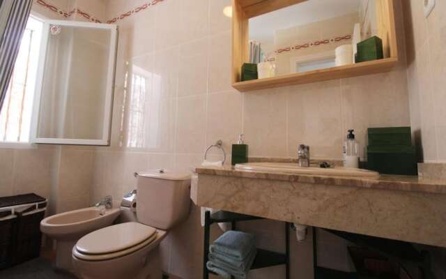 House - 2 Bedrooms with Pool and WiFi - 107850