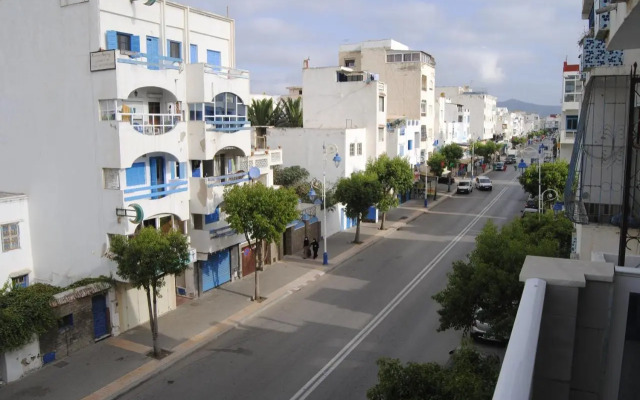 Piso céntrico y a pie de playa.