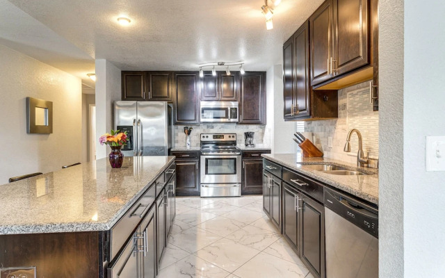 5 Mi to Dtwn Denver: Pet-friendly Home w/ Yard