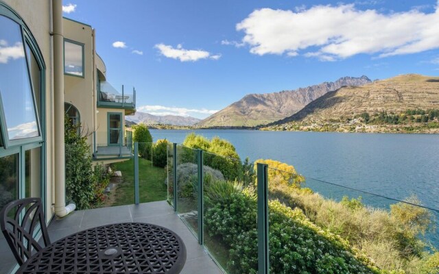 Lakefront Living At Remarkables - East
