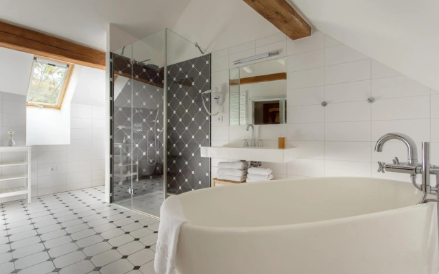 Hotel At the White Lily