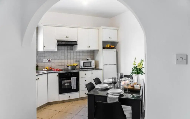 Artemis Cynthia Complex