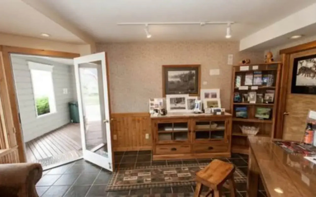 Yellowstone Basin Inn