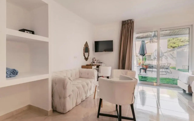 Bamboo Suites Adults Only