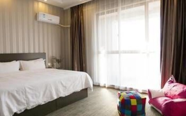 Haining Ruiqi Hotel