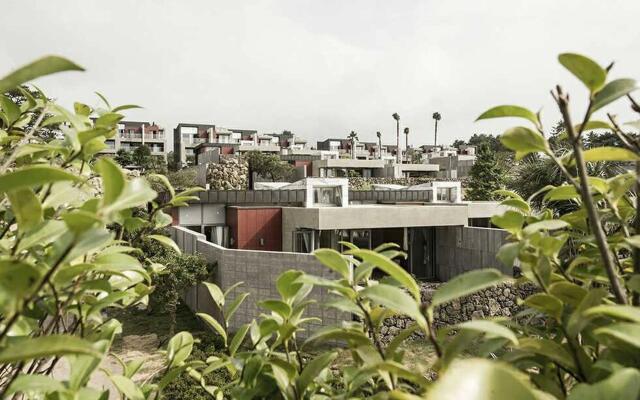 Luston Villa & Hotel